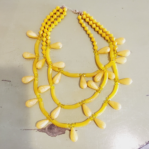 Vintage bakelite ? Yellow unique triple beaded necklace statement bib 70's 80's - Picture 3 of 16